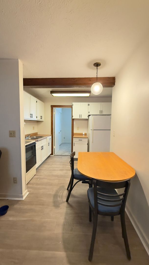 Building Photo - 233 S 4th St