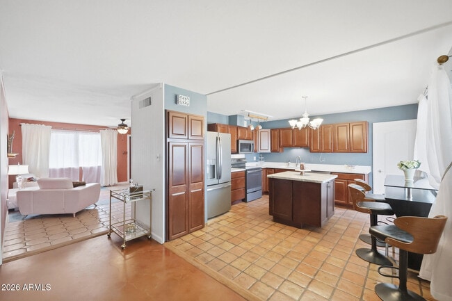 Building Photo - 2302 W Berridge Ln