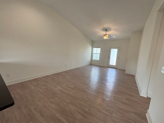 Building Photo - 1747/49 Hickory