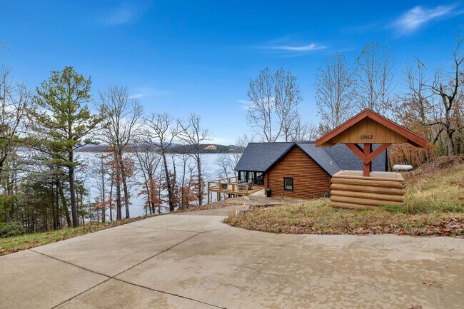 Building Photo - 19412 Pinecrest Ln