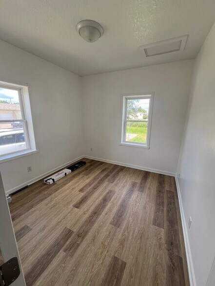 Building Photo - 509 W Pleasant St