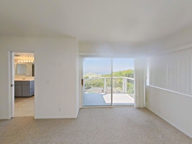 Building Photo - 617 E Avenida San Juan
