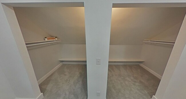 Building Photo - 2216 Burnet Ave