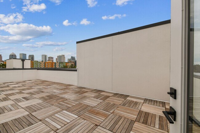 Building Photo - Canvas GWX