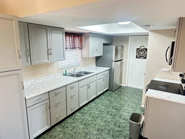 Building Photo - 106 Toluca Dr