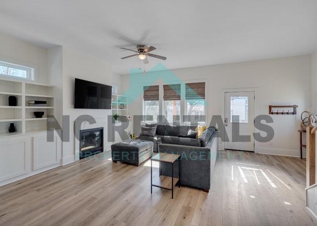 Building Photo - 1501 E Jones St