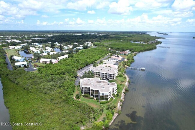 Building Photo - 9612 Riverside Dr