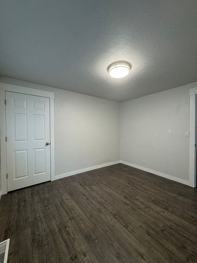 Building Photo - Spacious 4 Bed, 3 Bath House for Rent