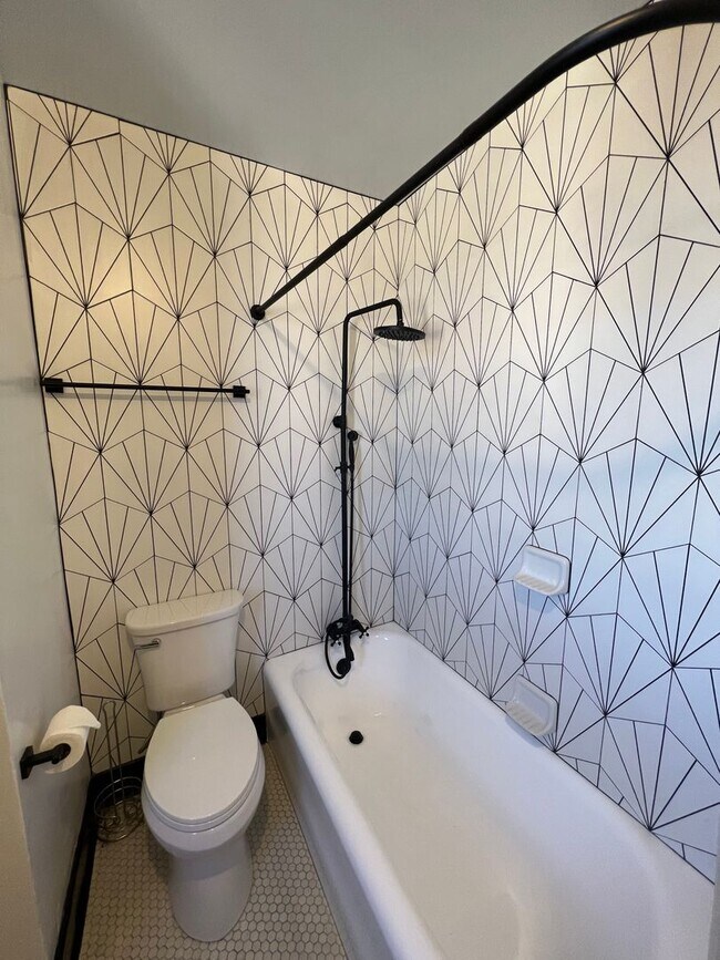 Building Photo - 315 W 3rd St