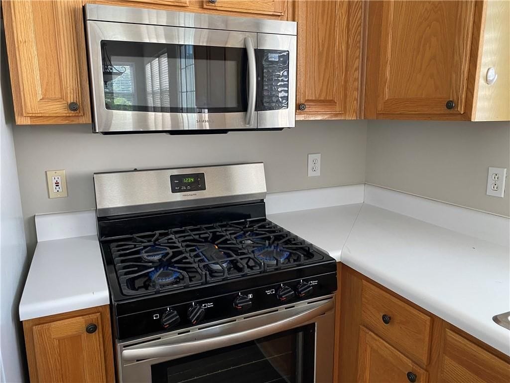 Building Photo - 736 Bedford