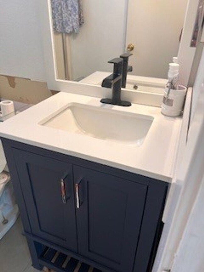 Building Photo - Remodeled in 2025 Home in Peacock Hills 55+