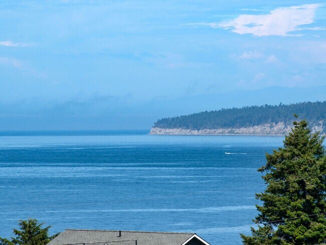 Building Photo - Stunning Home for Lease in Diamond Point