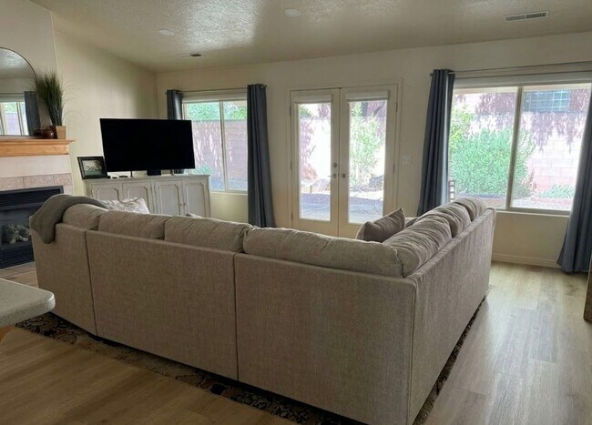 Building Photo - Snow Canyon Single Family