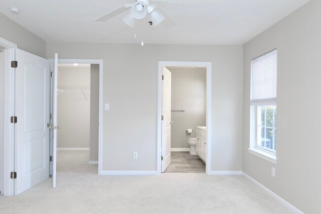 Building Photo - 2204 Lesner Crescent