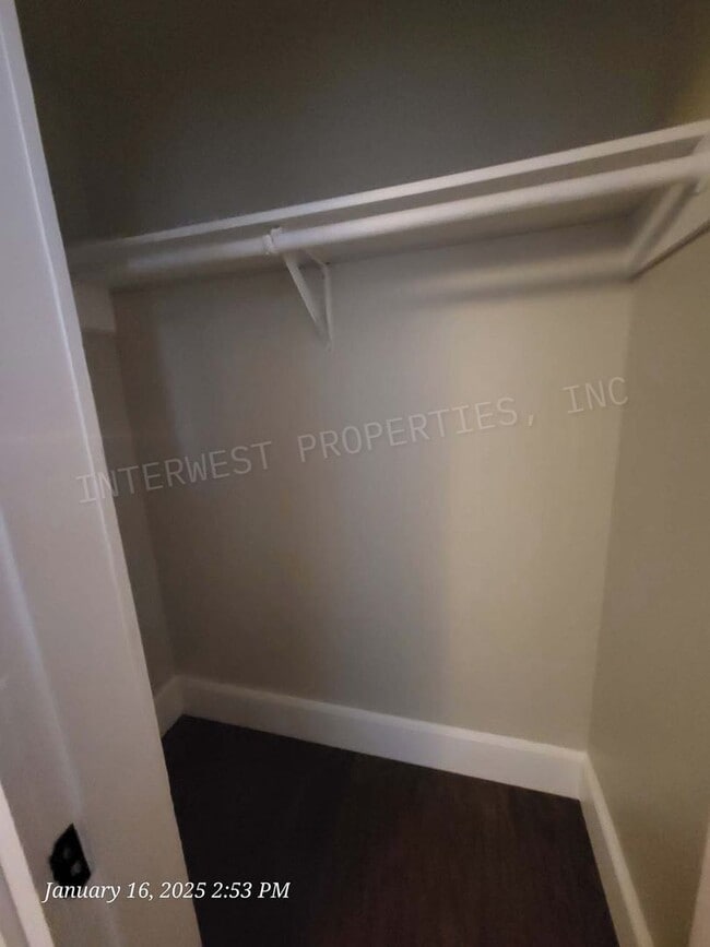 Building Photo - Super Cute 2bd Ranch Style Hillsboro home w/Garage, w/d hookups and yard!