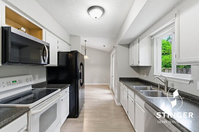 Building Photo - 12 Robin Way