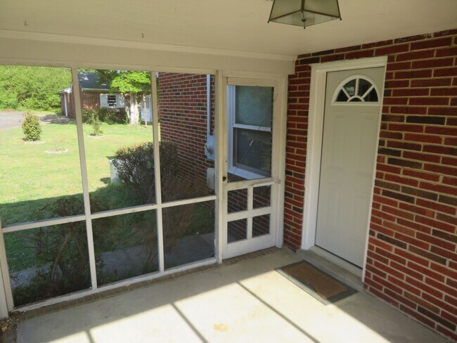 Building Photo - Meadowbrook Estates