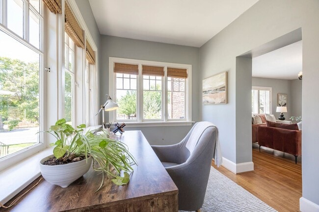 Building Photo - Elegant Sugar House Living: Finished Basement and Prime Location