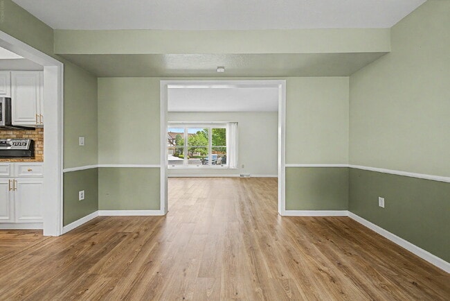 Building Photo - "Spacious 4-Bedroom Oasis with 4 Full Baths in Prime Englewood Location – 3306 Sq. Ft. of Comfort...