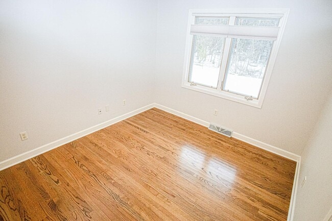 Building Photo - 10620 W Heather Dr