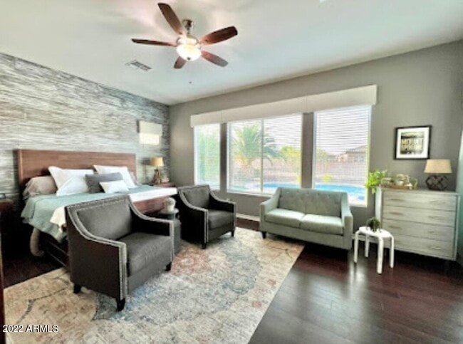 Building Photo - 19350 W Oregon Ave