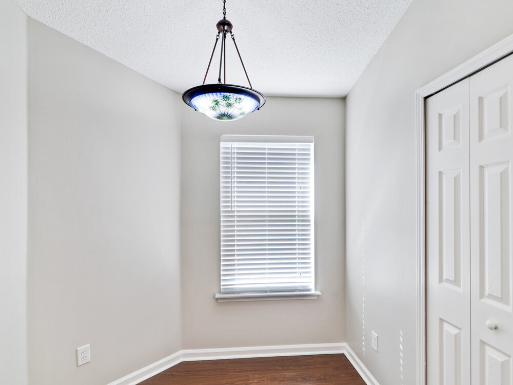 Building Photo - 1953 Longneedle Lane