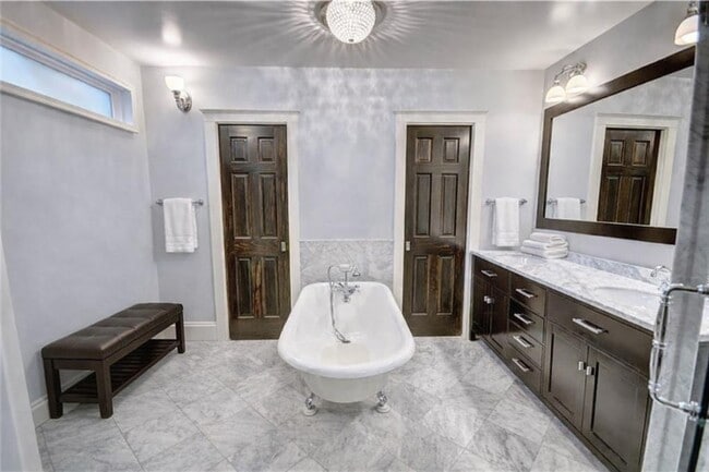 Building Photo - 389 6th St NE