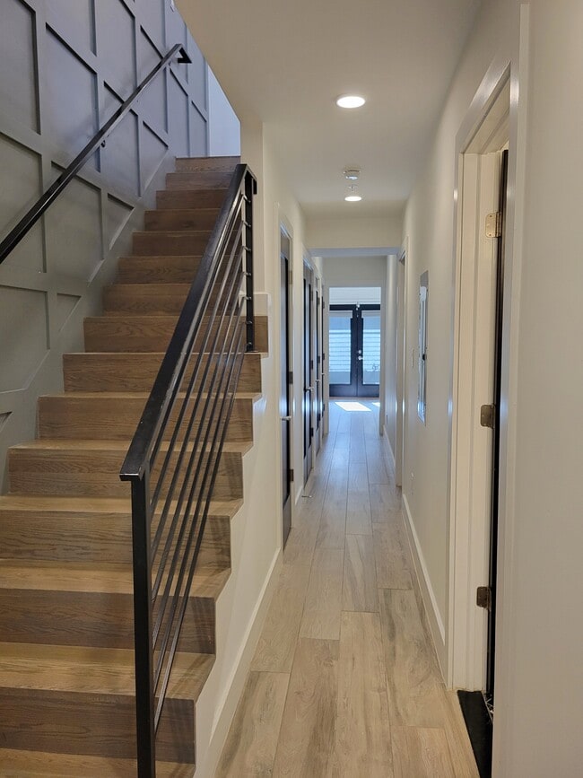 Building Photo - 724 Taylor St NW