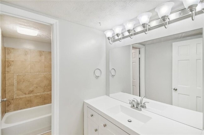 Building Photo - 6429 Woodstone Way