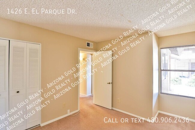 Building Photo - Knoell Villa Solano