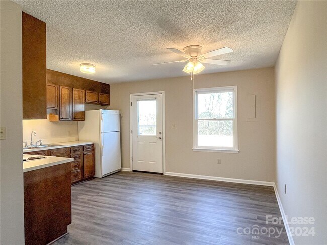 Building Photo - 4835 Horseshoe Bend Rd