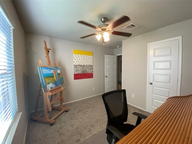 Building Photo - 3935 Country Club Dr