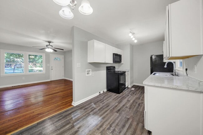Building Photo - Lovely Three Bedroom Home in Monroe!