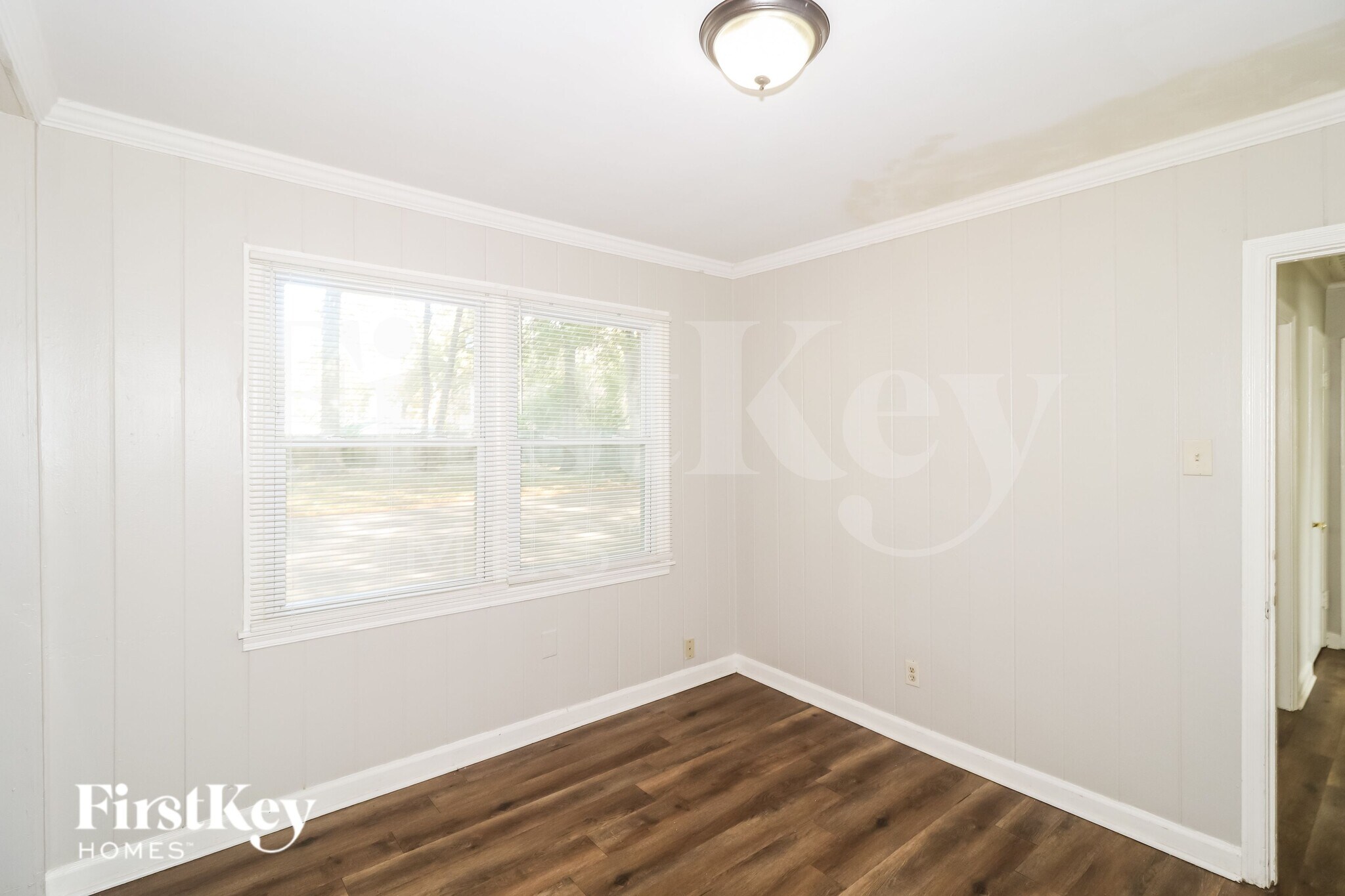 Building Photo - 1094 E Shelby Dr