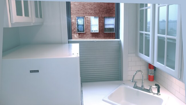 Building Photo - 1001 St Paul St