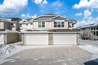 Building Photo - 1404 NE Primrose Ln