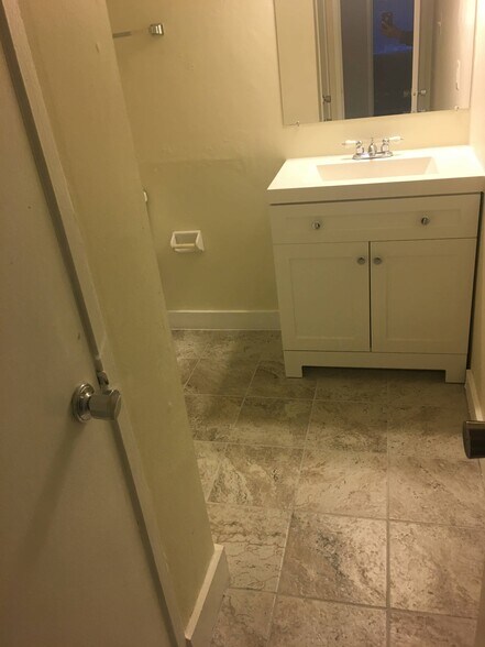 Building Photo - 10241 Prince Pl