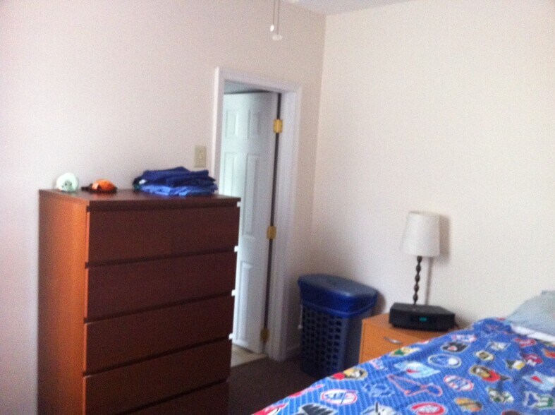 Building Photo - 266 Shelmire St