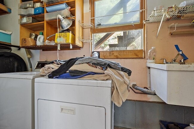 Building Photo - 1418 Old Homestead Hwy