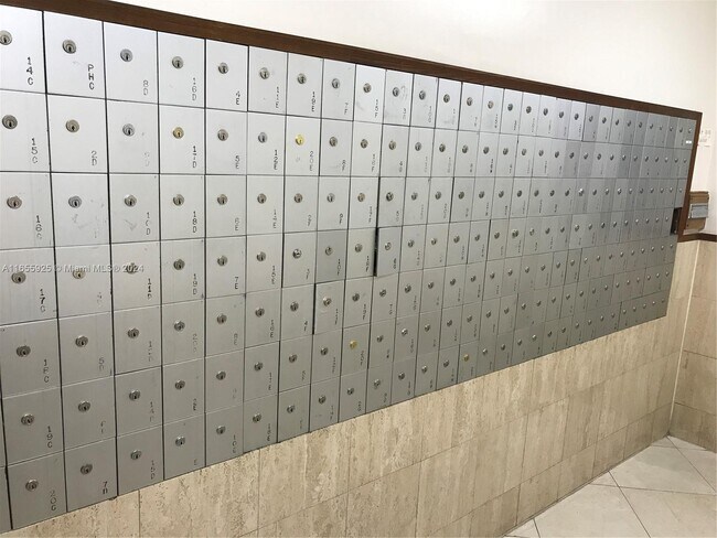 Building Photo - 1865 S Ocean Dr