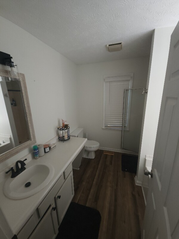 Building Photo - 207 Pinewood Ave