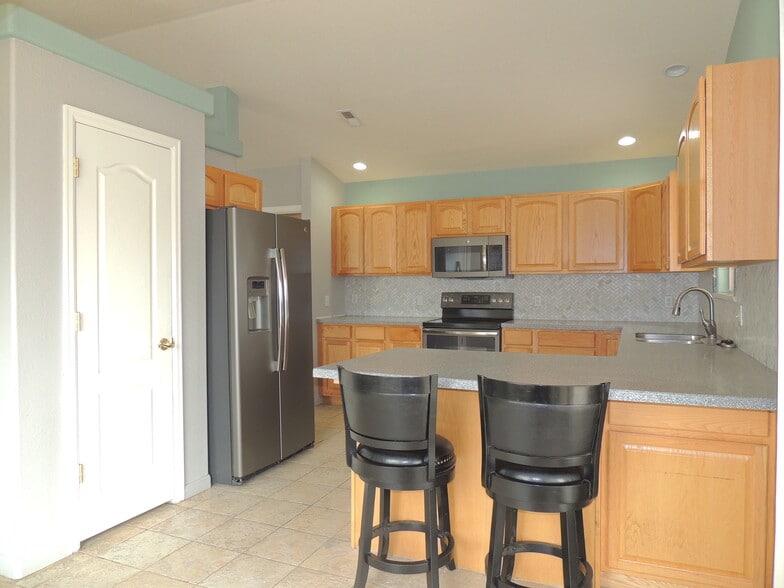 Kitchen - 2866 Fall Creek Dr