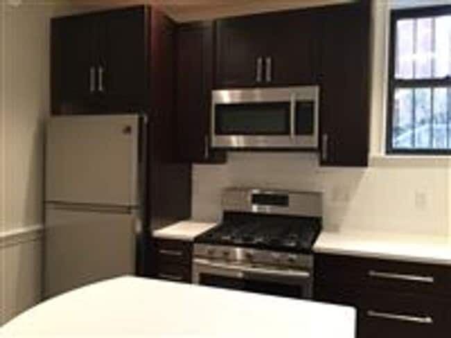 Building Photo - Garden Level Unit. No Brokers Fee, No Security Deposit, Heat and Hot Water Included, Elevator, La...
