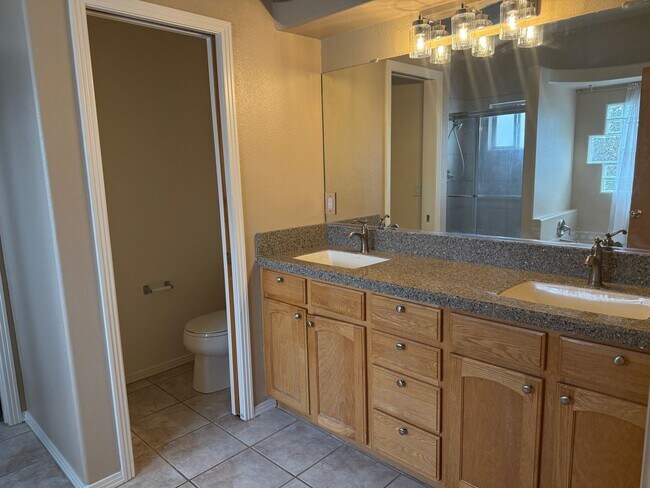 Building Photo - Location, Location!  3 Br, 2 Ba, fireplace in living room, kitchen appliances