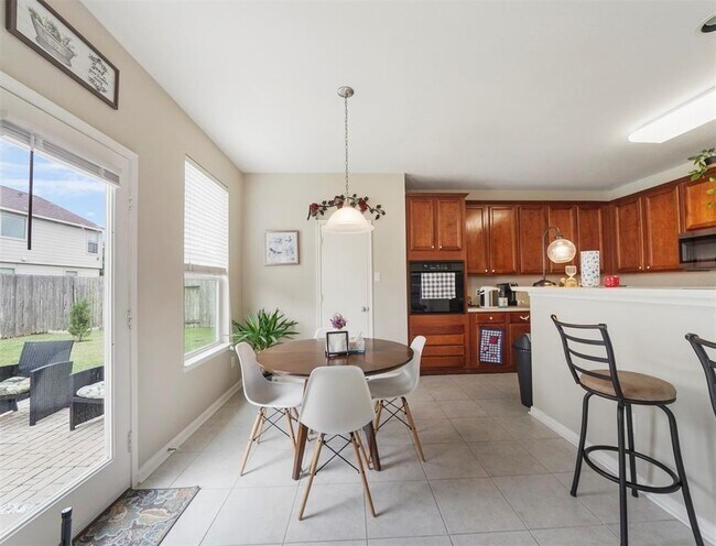 Building Photo - 2806 Crestbrook Bend Ln