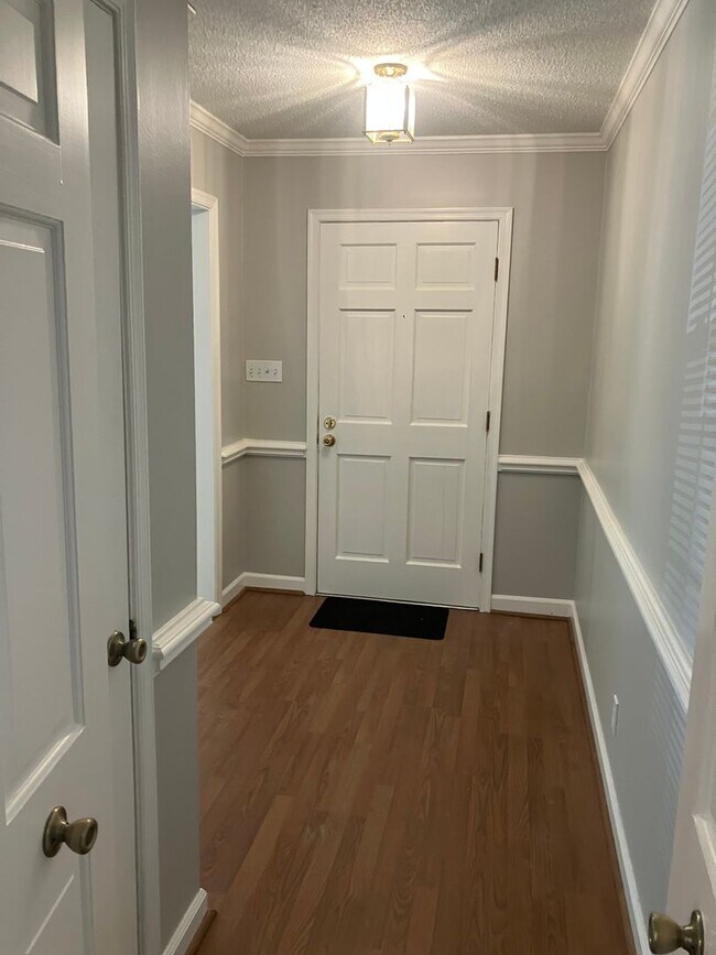 Building Photo - JEFFERSON WOODS 3 bedroom