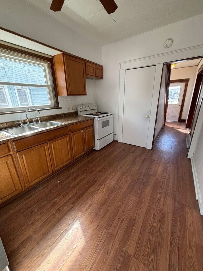 Building Photo - 2 Bedroom 1 Bath House