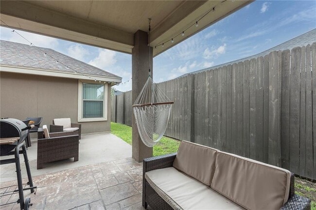 Building Photo - 12 Teal Ave