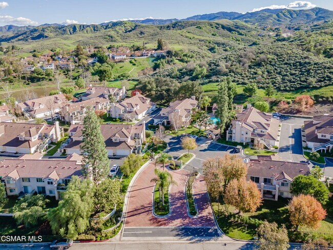 Building Photo - 264 Ridgeton Ln