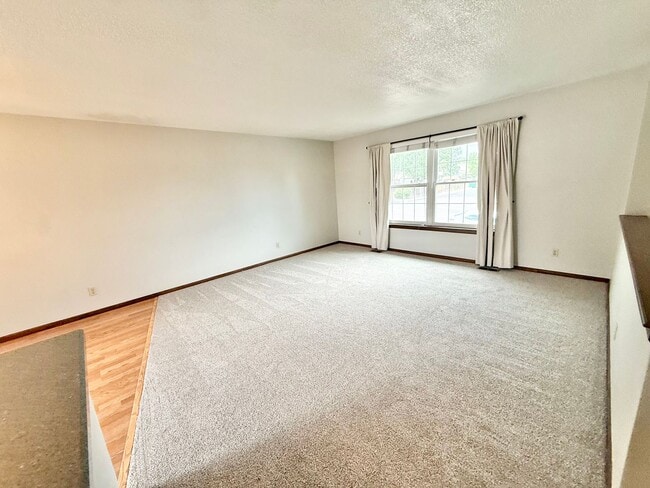 Building Photo - 6515 Flintridge Dr